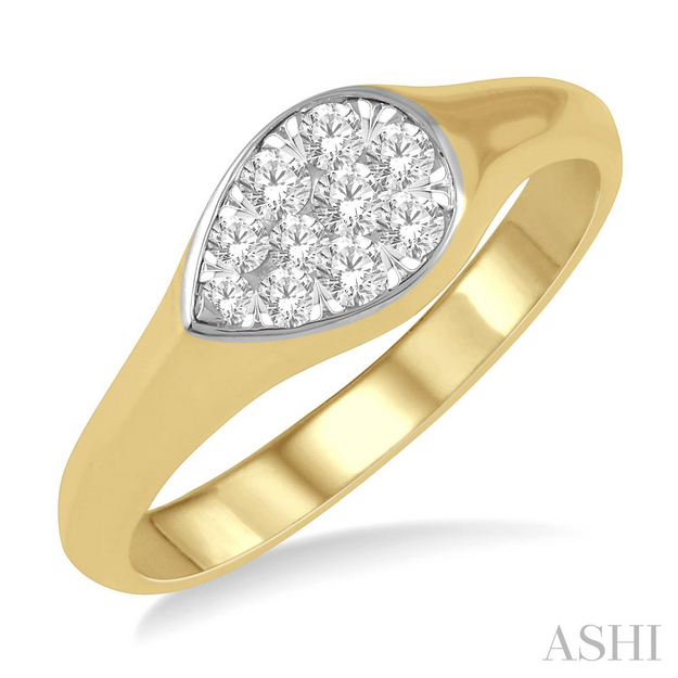 Pear shape lovebright essential diamond signet ring